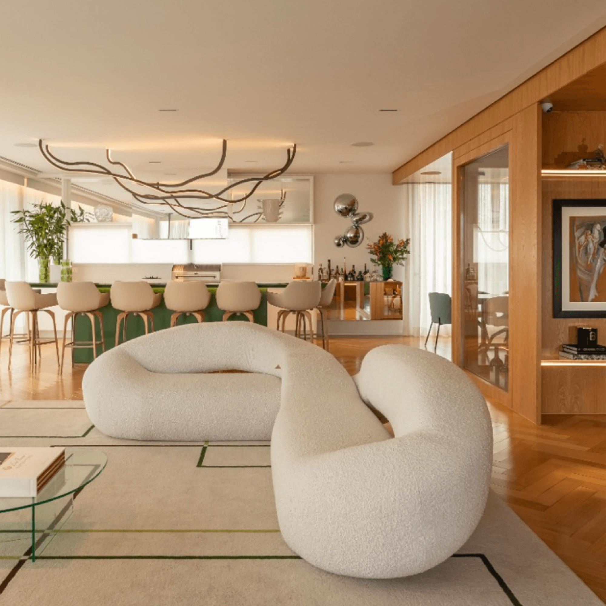 RRoyce Luxury — Softness, Composed