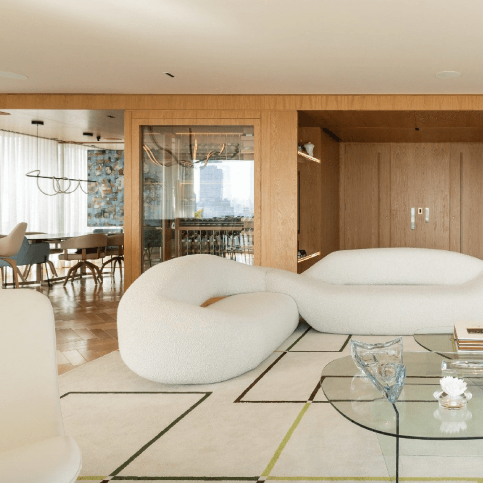 RRoyce Luxury — Softness, Composed