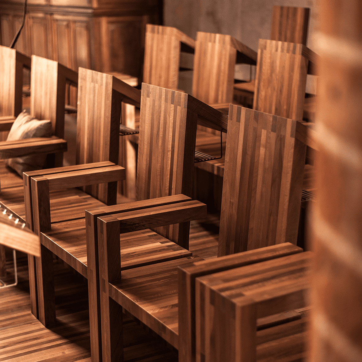 RRoyce Luxury — The Quiet Weight of Walnut