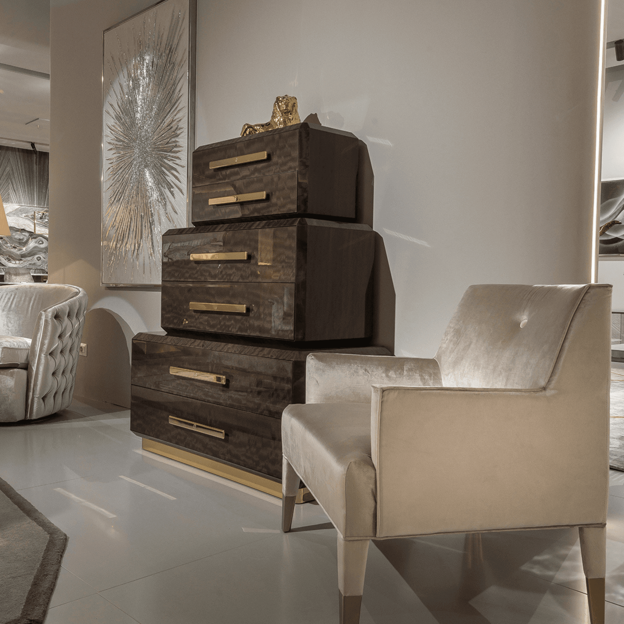 RRoyce Luxury — An Atmosphere of Elegance